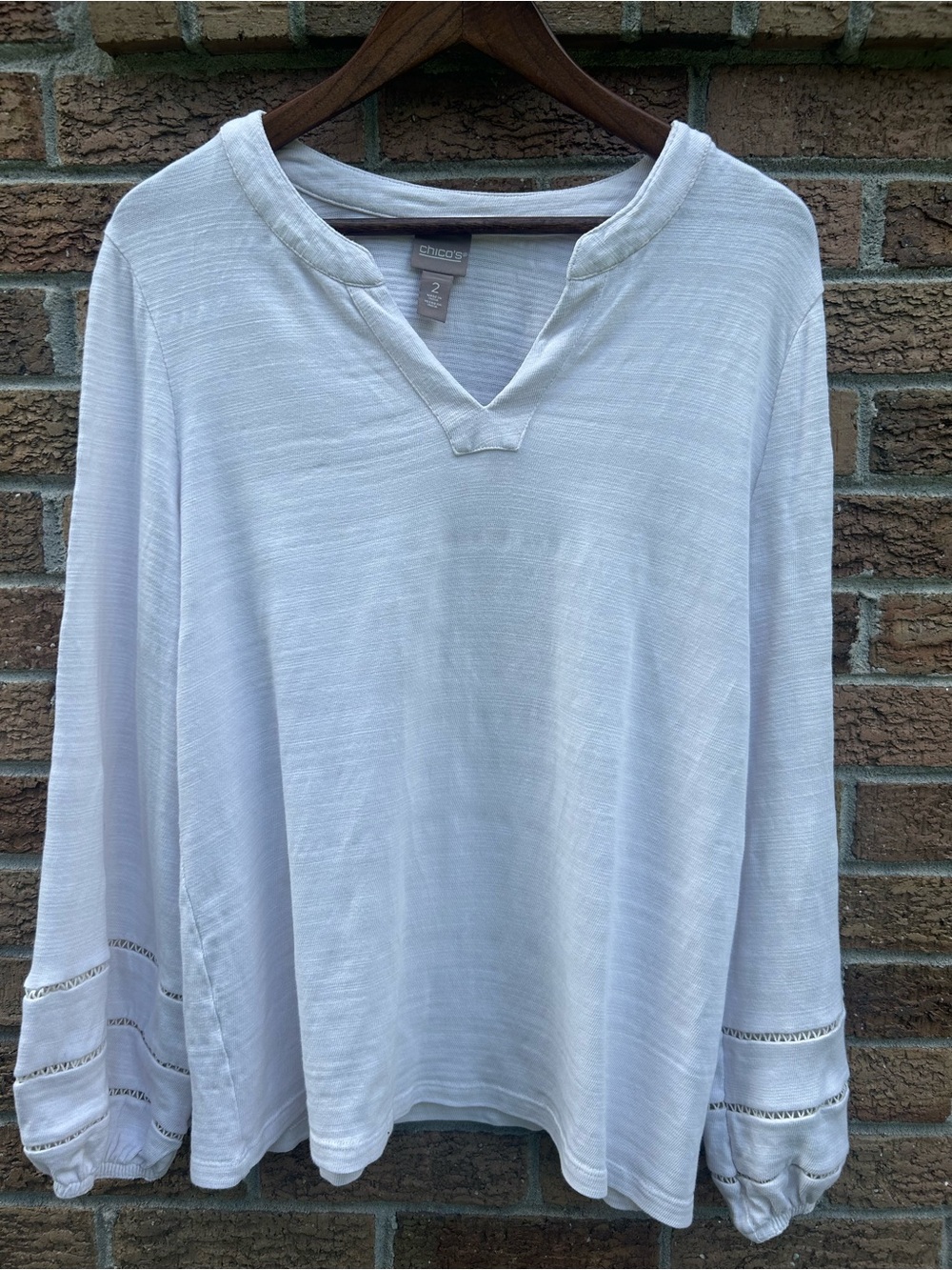 Chico's White V-Neck Tunic with Delicate Sleeve Trim size 2 (XL)
